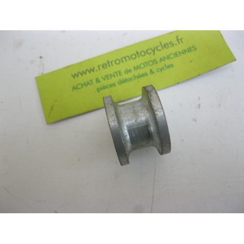 entretoise de roue arrière  PEUGEOT 125 / 175. N.O.S