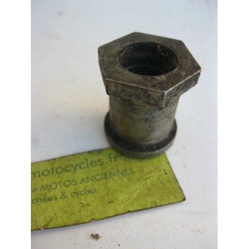 ecrou de roue "avant"  TERROT 500 RGST.