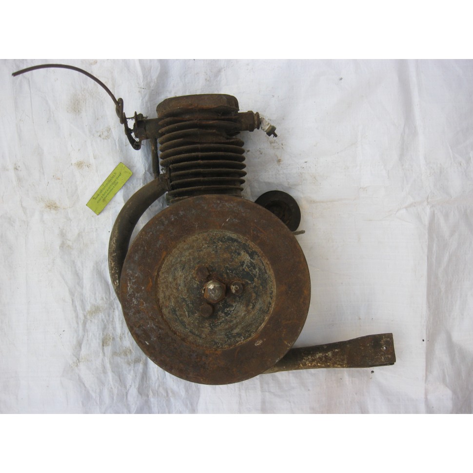 moteur MOTO RHONE à courroie. Ancêtre