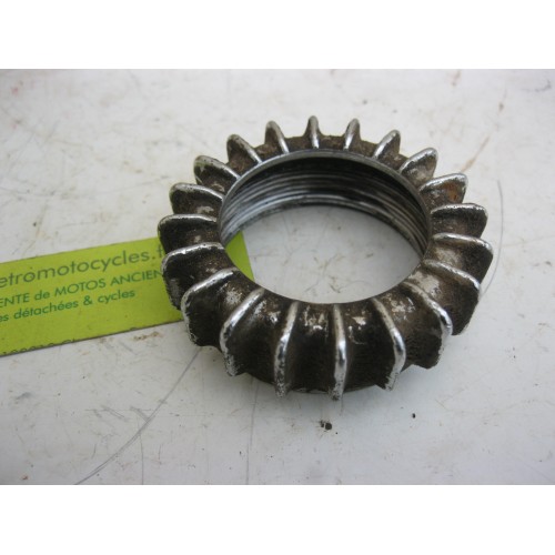 Ecrou d'échappement PEUGEOT 125 / 175