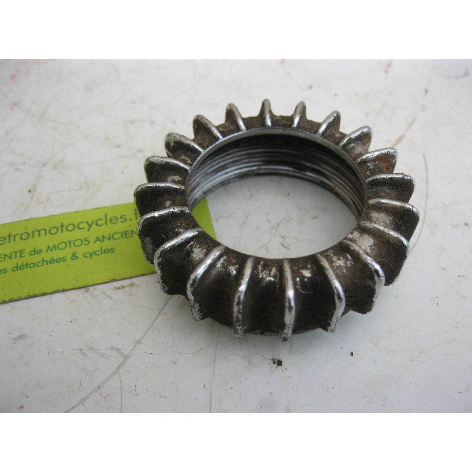 Ecrou d'échappement PEUGEOT 125 / 175