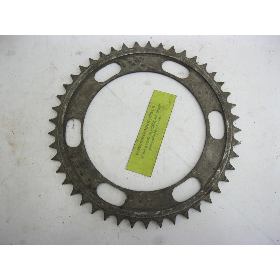 couronne 45 dents. N.O.S.