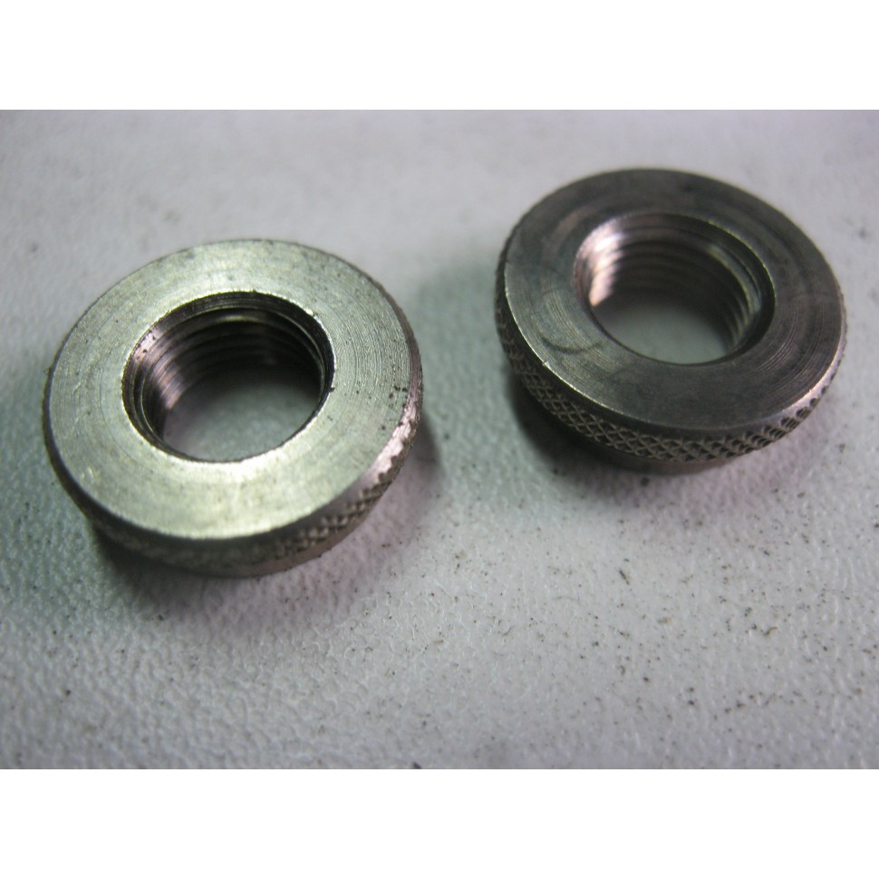 Ecrous de valve. N.O.S.